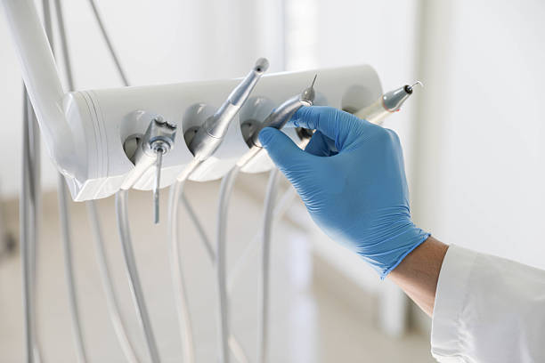 Professional Tooth Extraction technician working in Park Ridge, IL